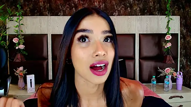 Snapshot of Bella_Smiith_ chatting on 09-24-25, 07:39 Bella Smiith online show from 09-24-25, 07:39