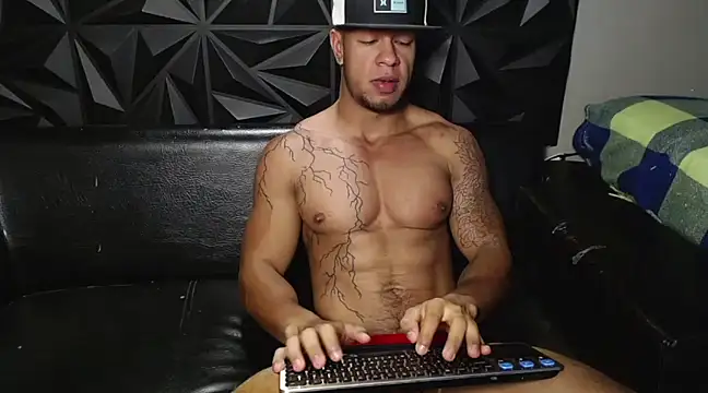 Snapshot of Jacob_Beckett chatting on 03-05-25, 11:49 Jacob Beckett online show from 03-05-25, 11:49