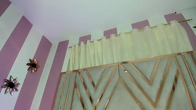 emili clark online show from 11-29-25, 04:32