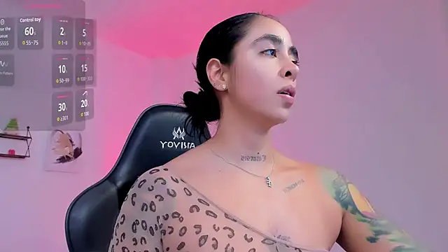 Snapshot of sophierooy22 chatting on 01-05-26, 06:11 sophierooy22 online show from 01-05-26, 06:11