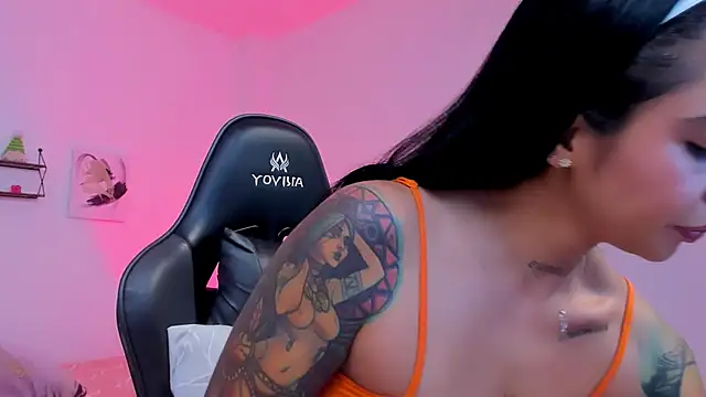 Snapshot of sophierooy22 chatting on 01-11-26, 05:23 sophierooy22 online show from 01-11-26, 05:23