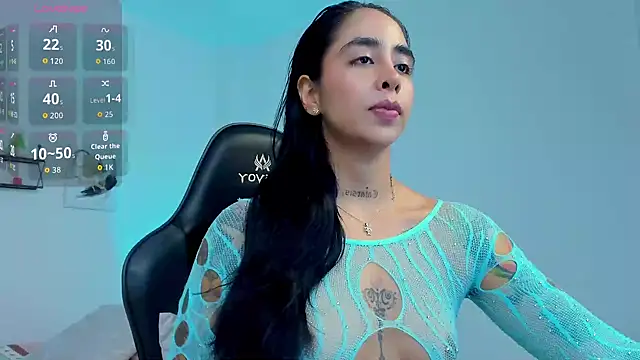 Snapshot of sophierooy22 chatting on 01-12-26, 03:28 sophierooy22 online show from 01-12-26, 03:28