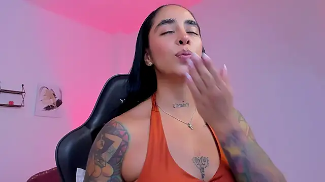 Snapshot of sophierooy22 chatting on 02-05-26, 03:16 sophierooy22 online show from 02-05-26, 03:16