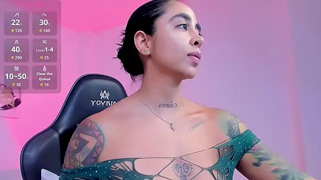 Snapshot of sophierooy22 chatting on 02-10-26, 03:05 sophierooy22 online show from 02-10-26, 03:05