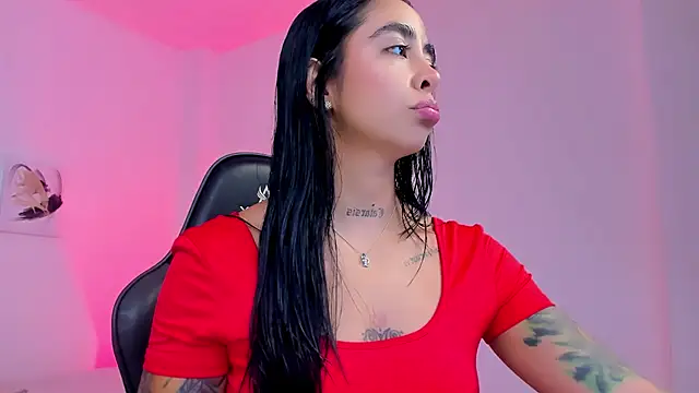 Snapshot of sophierooy22 chatting on 02-18-26, 03:19 sophierooy22 online show from 02-18-26, 03:19