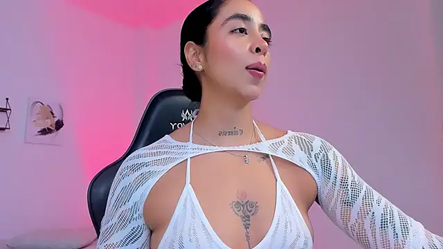 Snapshot of sophierooy22 chatting on 02-24-26, 01:14 sophierooy22 online show from 02-24-26, 01:14