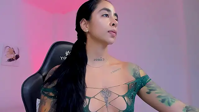 Snapshot of sophierooy22 chatting on 02-26-26, 02:49 sophierooy22 online show from 02-26-26, 02:49