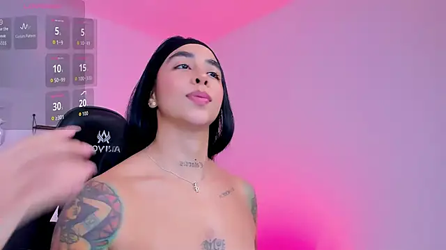 Snapshot of sophierooy22 chatting on 03-10-26, 11:43 sophierooy22 online show from 03-10-26, 11:43