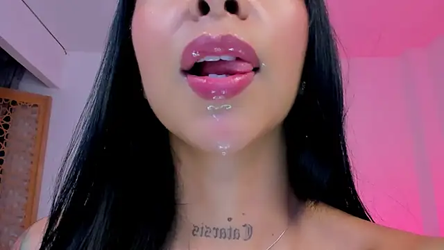 Snapshot of sophierooy22 chatting on 03-12-26, 03:07 sophierooy22 online show from 03-12-26, 03:07