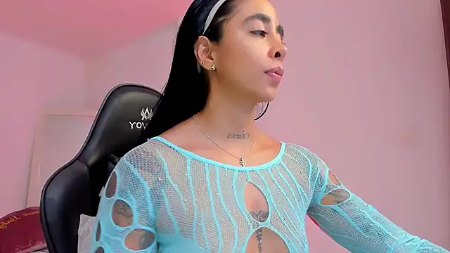 Snapshot of sophierooy22 chatting on 04-04-26, 05:54 sophierooy22 online show from 04-04-26, 05:54