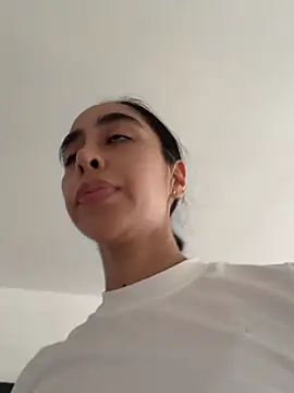 sophierooy22 online show from 07-06-26, 08:44
