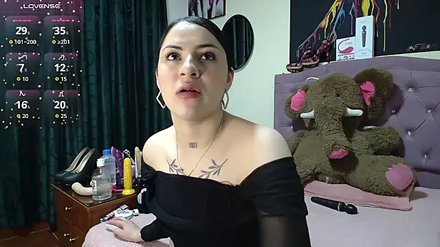 Emmie Hot online show from 11-22-25, 12:15