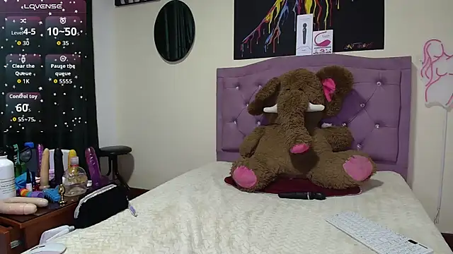 Emmie Hot online show from 03-05-26, 12:01