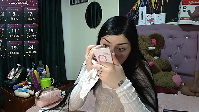 Emmie Hot online show from 06-05-26, 11:49