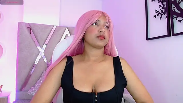 Sophia waalker  1 online show from 01-19-25, 11:45