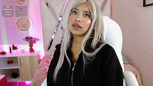 Sophia waalker  1 online show from 01-27-25, 11:00