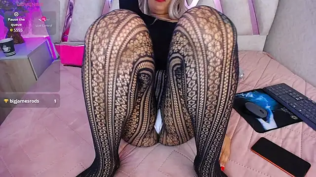 Sophia waalker  1 online show from 01-30-25, 02:04