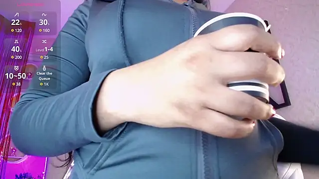 Sophia waalker  1 online show from 02-19-25, 05:49