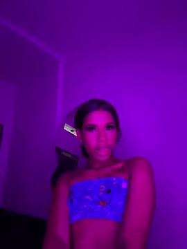 Snapshot of zoelily chatting on 06-07-26, 12:59 zoelily online show from 06-07-26, 12:59