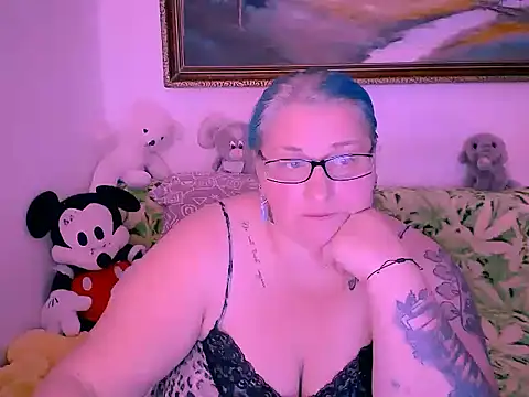 mayamayx online show from 10-31-25, 02:51