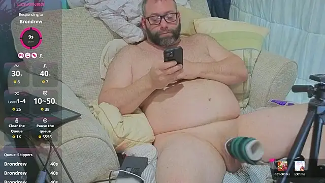 Snapshot of Dadbod4you chatting on 05-07-26, 03:06 Dadbod4you online show from 05-07-26, 03:06