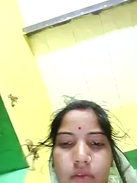 Snapshot of Bhuvi_Bedi chatting on 01-31-25, 11:24 Bhuvi Bedi online show from 01-31-25, 11:24