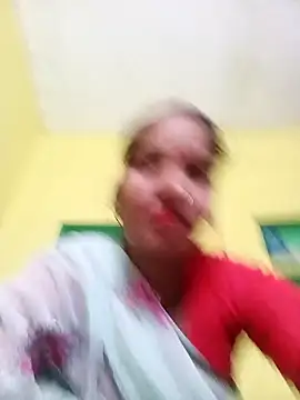 Snapshot of Bhuvi_Bedi chatting on 02-02-25, 06:15 Bhuvi Bedi online show from 02-02-25, 06:15