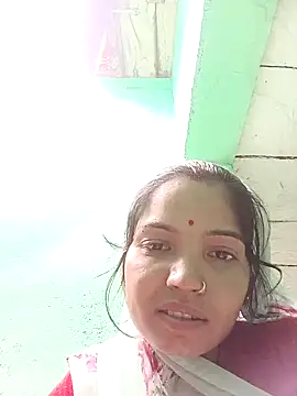 Snapshot of Bhuvi_Bedi chatting on 02-04-25, 10:00 Bhuvi Bedi online show from 02-04-25, 10:00