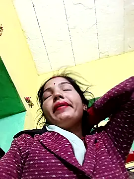 Snapshot of Bhuvi_Bedi chatting on 02-08-25, 04:47 Bhuvi Bedi online show from 02-08-25, 04:47