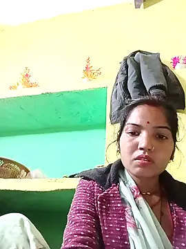 Snapshot of Bhuvi_Bedi chatting on 02-10-25, 02:48 Bhuvi Bedi online show from 02-10-25, 02:48