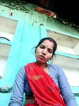 Snapshot of Bhuvi_Bedi chatting on 02-11-25, 10:37 Bhuvi Bedi online show from 02-11-25, 10:37