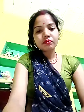 Snapshot of Bhuvi_Bedi chatting on 02-15-25, 09:59 Bhuvi Bedi online show from 02-15-25, 09:59