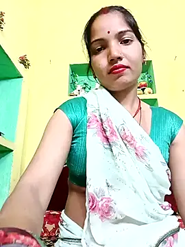 Snapshot of Bhuvi_Bedi chatting on 02-16-25, 07:04 Bhuvi Bedi online show from 02-16-25, 07:04