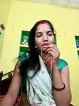 Snapshot of Bhuvi_Bedi chatting on 02-25-25, 05:19 Bhuvi Bedi online show from 02-25-25, 05:19