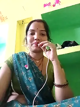 Snapshot of Bhuvi_Bedi chatting on 02-26-25, 04:35 Bhuvi Bedi online show from 02-26-25, 04:35