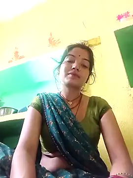 Snapshot of Bhuvi_Bedi chatting on 02-26-25, 11:48 Bhuvi Bedi online show from 02-26-25, 11:48