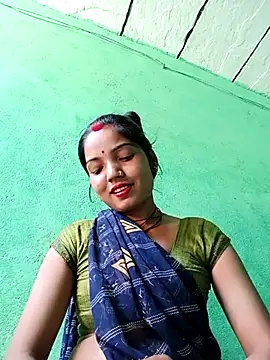 Snapshot of Bhuvi_Bedi chatting on 03-04-25, 05:21 Bhuvi Bedi online show from 03-04-25, 05:21