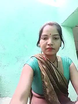 Snapshot of Bhuvi_Bedi chatting on 03-07-25, 10:02 Bhuvi Bedi online show from 03-07-25, 10:02