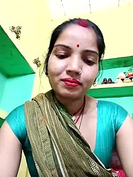 Snapshot of Bhuvi_Bedi chatting on 03-09-25, 03:16 Bhuvi Bedi online show from 03-09-25, 03:16