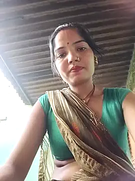 Snapshot of Bhuvi_Bedi chatting on 03-11-25, 11:55 Bhuvi Bedi online show from 03-11-25, 11:55