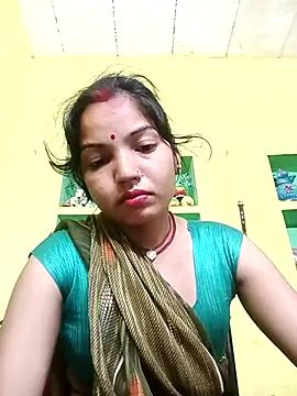 Snapshot of Bhuvi_Bedi chatting on 03-11-25, 04:40 Bhuvi Bedi online show from 03-11-25, 04:40