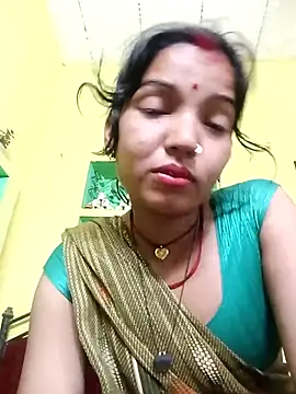 Snapshot of Bhuvi_Bedi chatting on 03-12-25, 04:41 Bhuvi Bedi online show from 03-12-25, 04:41