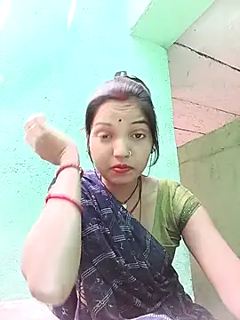 Snapshot of Bhuvi_Bedi chatting on 03-12-25, 07:46 Bhuvi Bedi online show from 03-12-25, 07:46