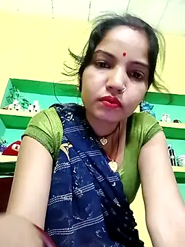 Snapshot of Bhuvi_Bedi chatting on 03-12-25, 05:49 Bhuvi Bedi online show from 03-12-25, 05:49