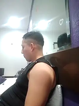 Snapshot of LuisMex1998 chatting on 11-02-25, 09:11 LuisMex1998 online show from 11-02-25, 09:11