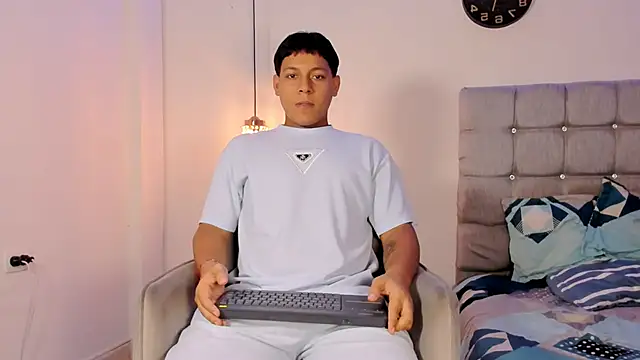 Tylerdrdn online show from 11-09-25, 06:12