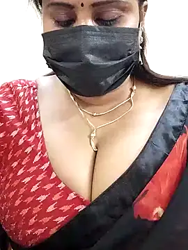 Snapshot of Queenflowerr chatting on 01-28-25, 06:07 Queenflowerr online show from 01-28-25, 06:07