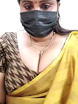 Snapshot of Queenflowerr chatting on 01-29-25, 03:04 Queenflowerr online show from 01-29-25, 03:04