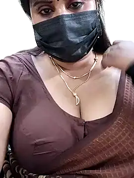 Snapshot of Queenflowerr chatting on 01-31-25, 10:42 Queenflowerr online show from 01-31-25, 10:42