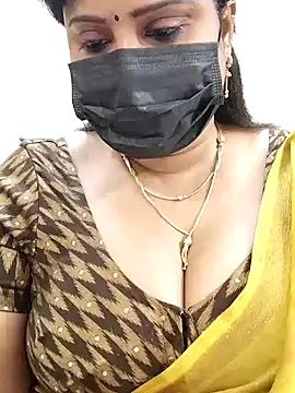 Snapshot of Queenflowerr chatting on 02-09-25, 01:00 Queenflowerr online show from 02-09-25, 01:00